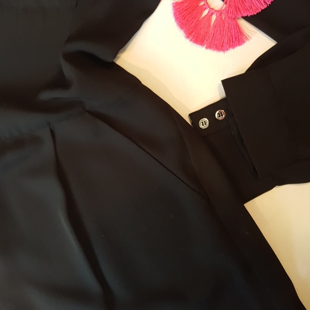 LAST CHANCE! CLOSET CLOSING! Conrad C black long-sleeve tunic blouse w/pockets - Picture 3 of 7